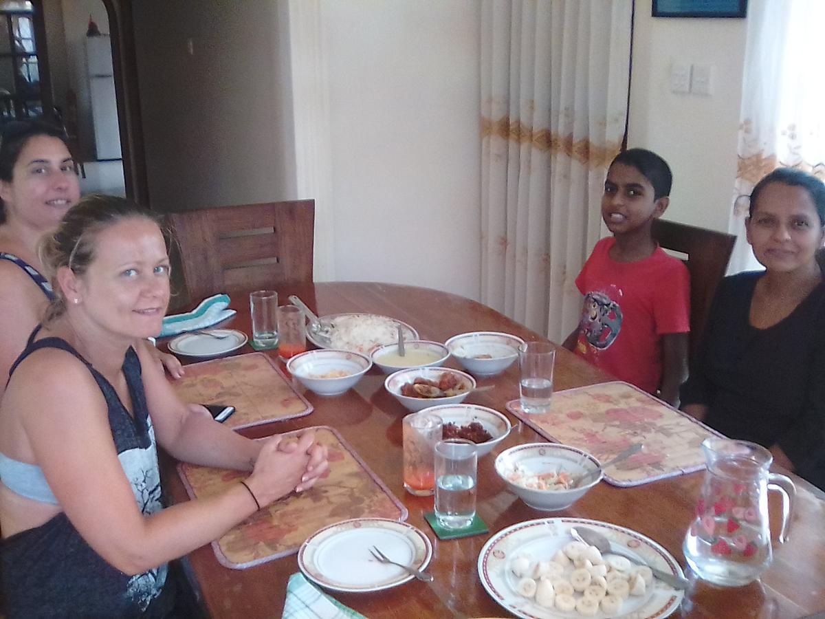 Nisha Homestay Inn Peradeniya Eksteriør bilde