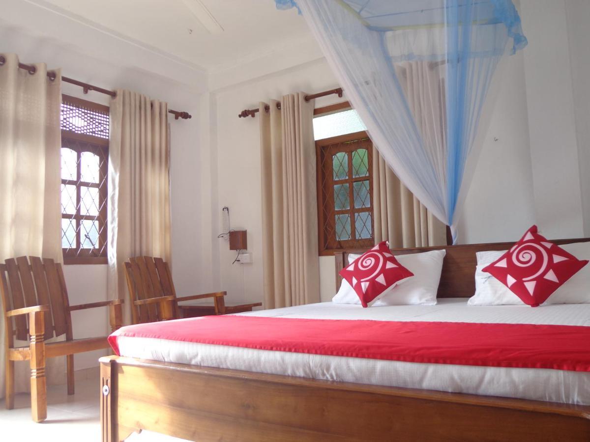 Nisha Homestay Inn Peradeniya Eksteriør bilde