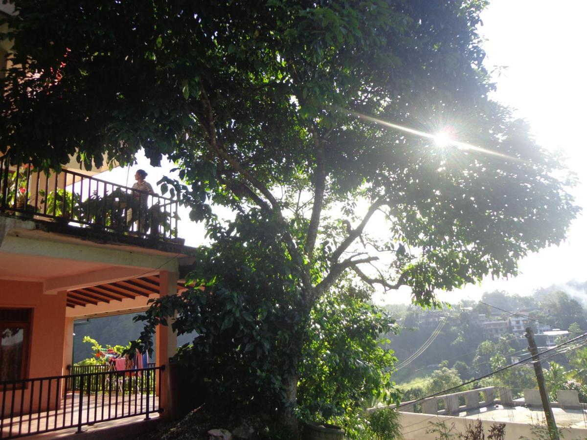 Nisha Homestay Inn Peradeniya Eksteriør bilde
