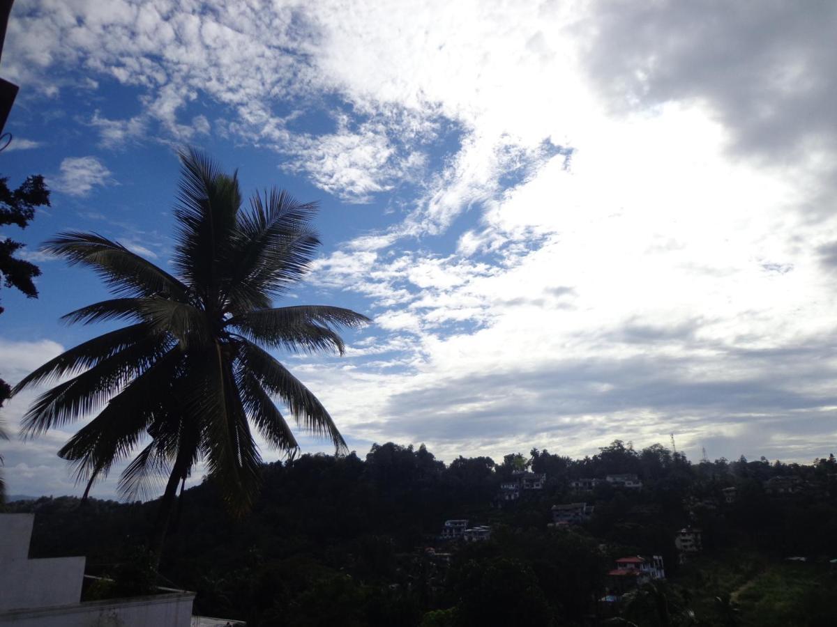 Nisha Homestay Inn Peradeniya Eksteriør bilde